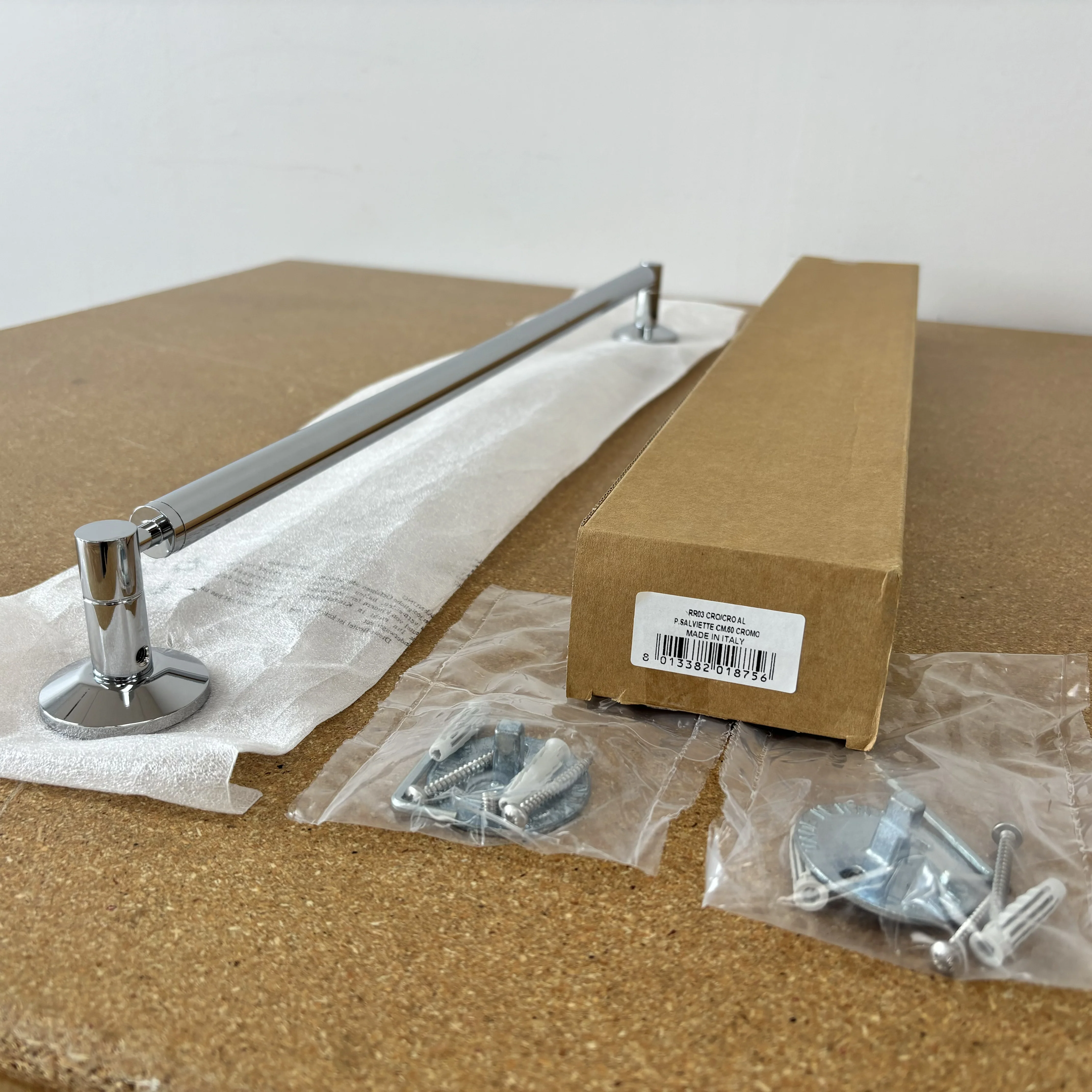 24-Inch Morgan Towel Bar in Polished Chrome, RR03 - Image 7