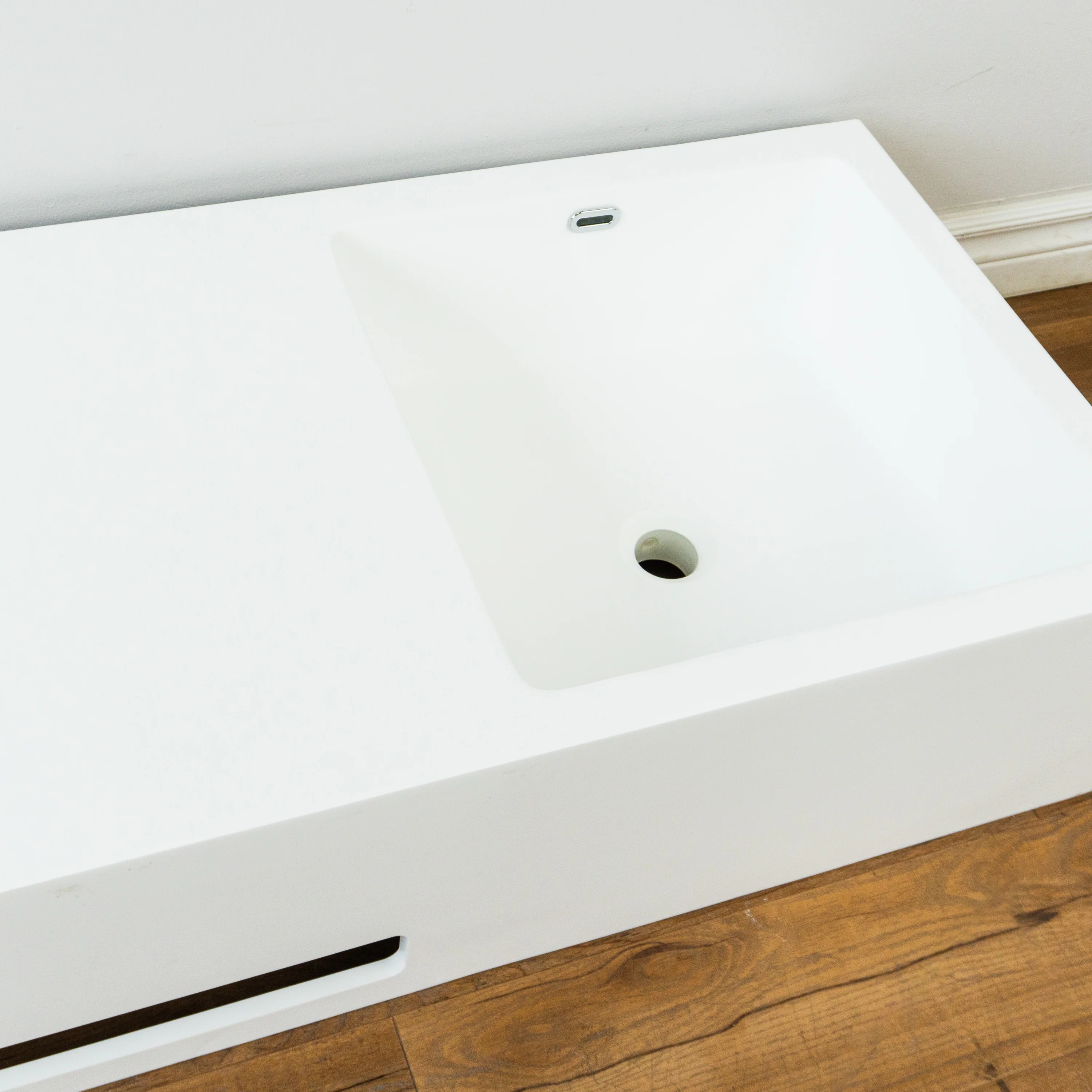 36-inch Porcelain Console Sink in White - Image 4